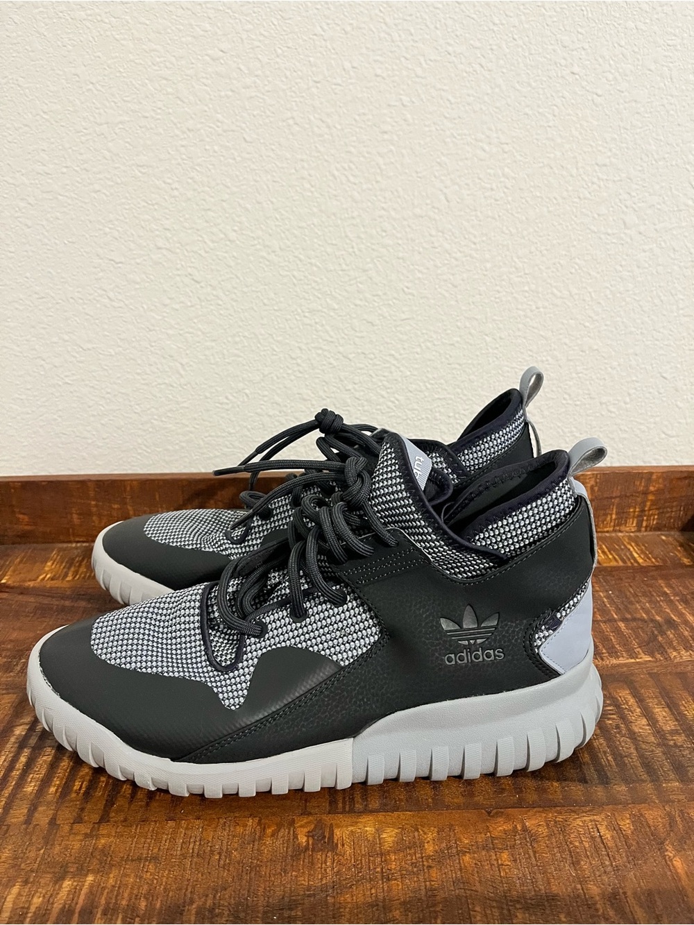 adidas Men's Black and Gray Tubular Sneakers